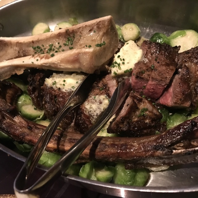 写真 JAPENGO STEAK AND SEAFOOD WAIKIKI （ジャペンゴ ステーキ アンド シーフード） クヒオ通り