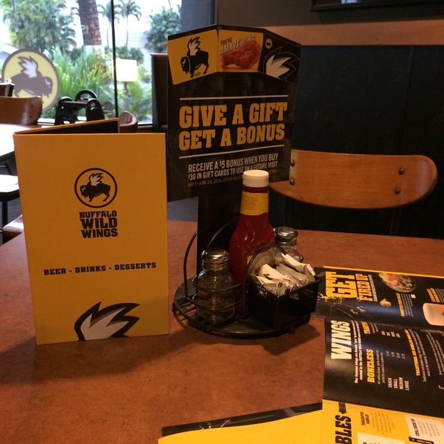 Buffalo Wild Wings Honolulu, HI Ala Moana Blvd. （バッファロー・ワイルド・ウィングス