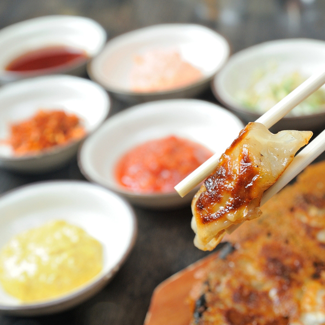 鉄板餃子と290円ハイボール 太田川にこにこ餃子 - 太田川（居酒屋）の写真（食べログが提供するog:image）