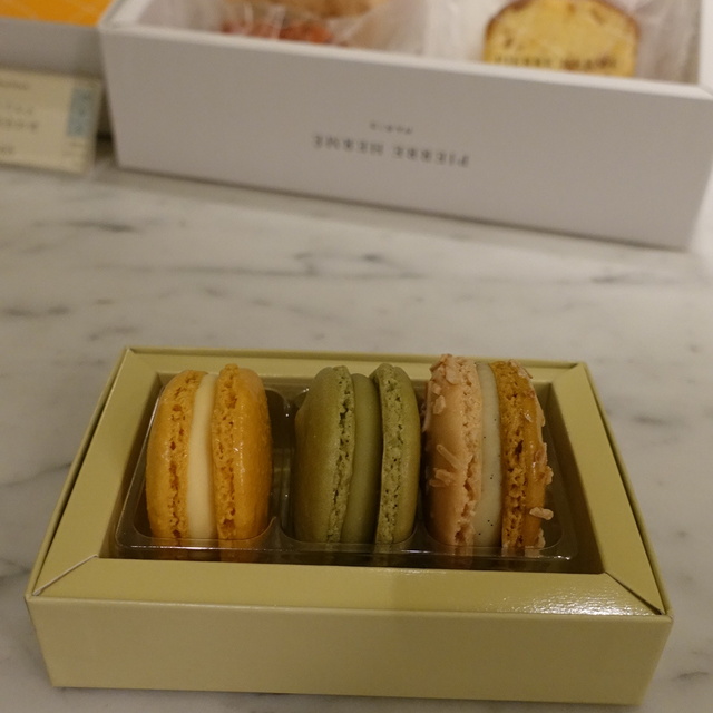 ピエール エルメ パリ 伊勢丹新宿 Pierre Herme Paris 新宿三丁目 ケーキ 食べログ