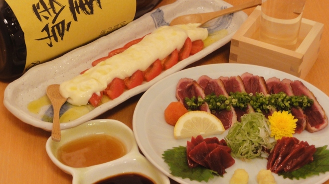 味彩山久 - 料理写真:当店の看板メニュー、鴨刺盛合わせ、豆乳とトマトスライス、日本酒「三重錦」です。