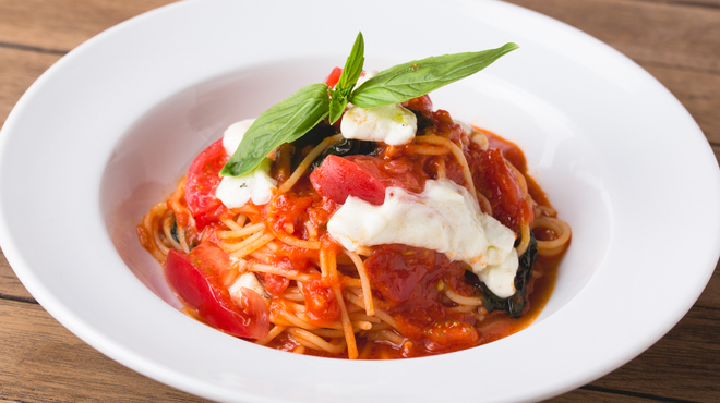 カフェ ラ・ボエム - 料理写真:完熟トマトとモッツァレラ