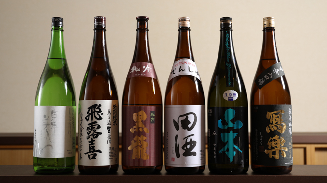 初音屋 - ドリンク写真:日本酒一升瓶