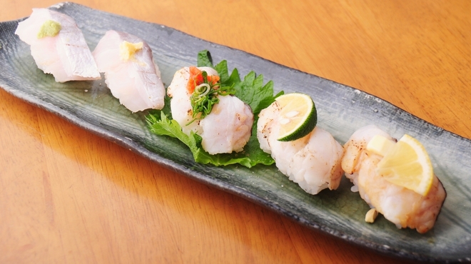 ときすし - 料理写真:太刀魚三昧880円（生ワサビ、生ショウガ、炙り塩すだち、炙りポン酢、炙りバター醤油）