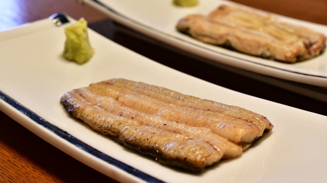 明神下 神田川 - 料理写真:白焼@2,900円：尾を手前に