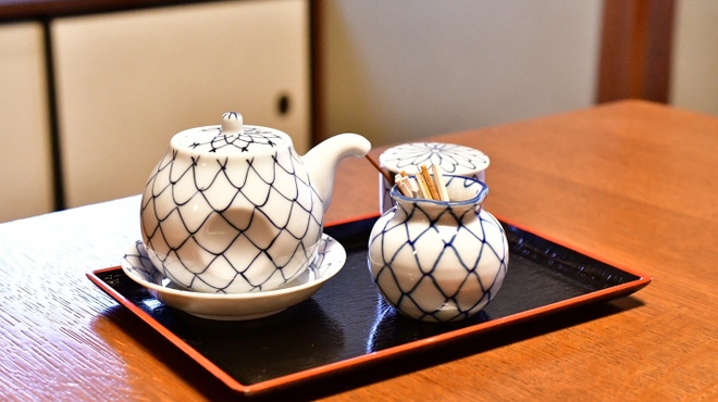 明神下 神田川 - 料理写真:鰻のタレ・楊枝・山椒