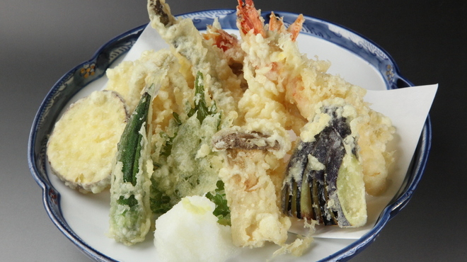 市場食堂 - 料理写真:天ぷら盛り合わせ