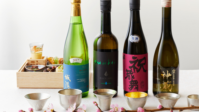 鉄板料理 花六 - ドリンク写真:日本各地からの日本酒も取り揃えております