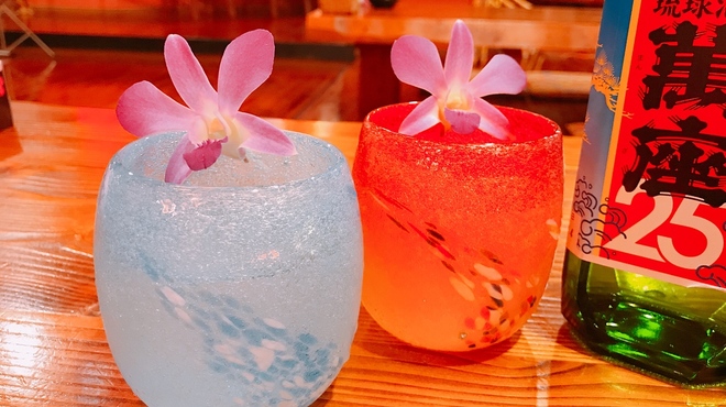 沖縄食材酒家 なかや - ドリンク写真:琉球グラスで飲む泡盛♪