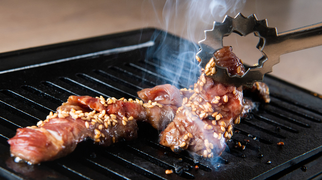 和牛焼肉大衆酒場 ホルモン博多春吉のじゃん横 - メイン写真: