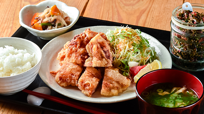 梅山鉄平食堂 - メイン写真:鶏もものから揚げ定食