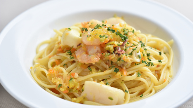 ランチャン　アヴェニュー - メイン写真:シーフードのサフランソース