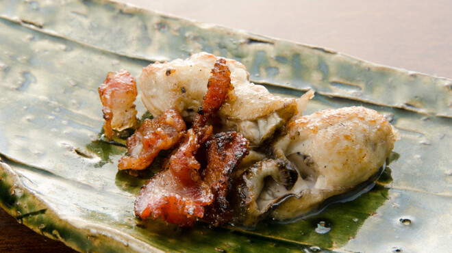 定谷 - 料理写真:ぷりっぷりな牡蠣とベーコンソテー