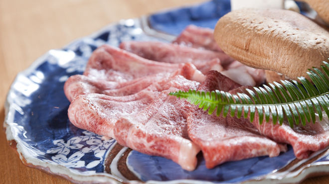 呼子活イカ 博多巻き串 燈 - メイン写真:お肉