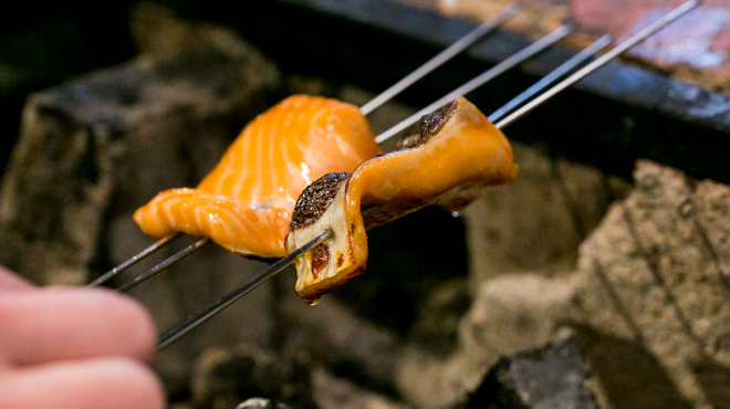 りょうりや 御旅屋 - 料理写真:魚を焼いているところ