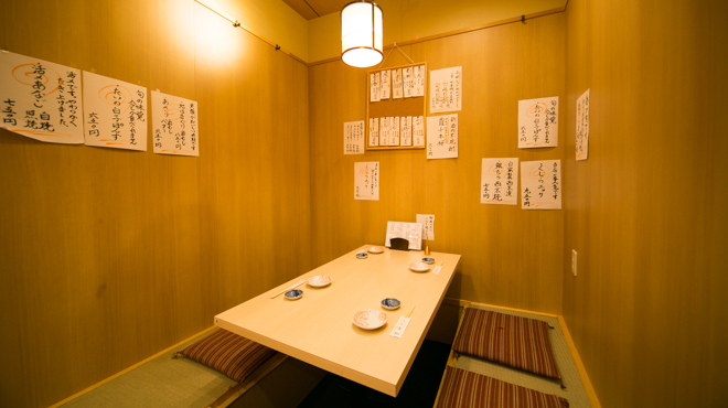 Mazui Sakana Aoyagi - メイン写真:奥の半個室