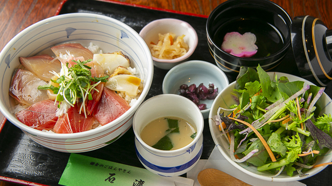 Kamakura No Gohan Yasan Ishiwata - メイン写真:海鮮丼定食