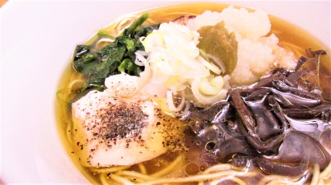 麺屋すみす - 料理写真:柚子胡椒香る　みぞれ醤油らーめん　￥830