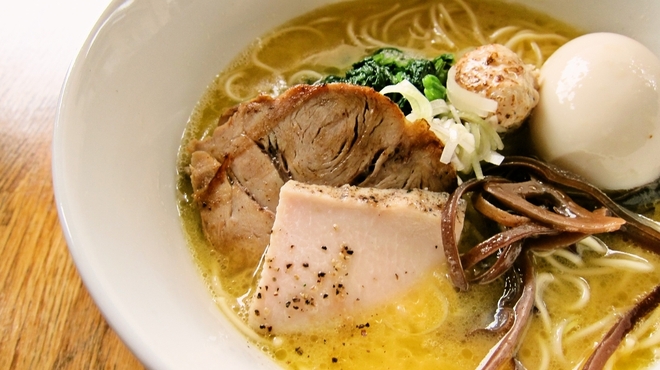 麺屋すみす - 料理写真:よくばり水炊き醤油らーめん　￥980