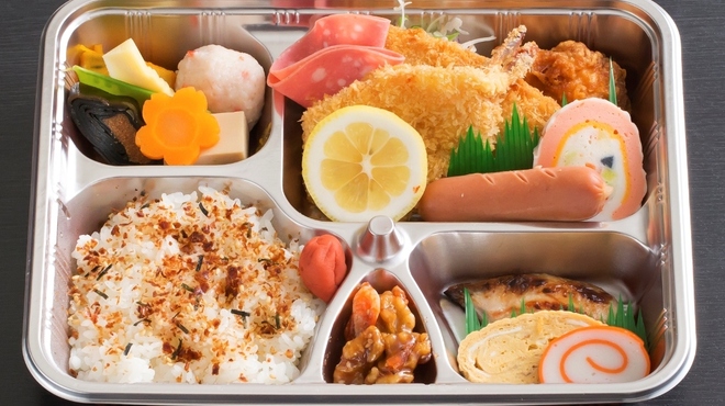 Konnichiwa Miyakoshi - 料理写真:使い捨て容器弁当