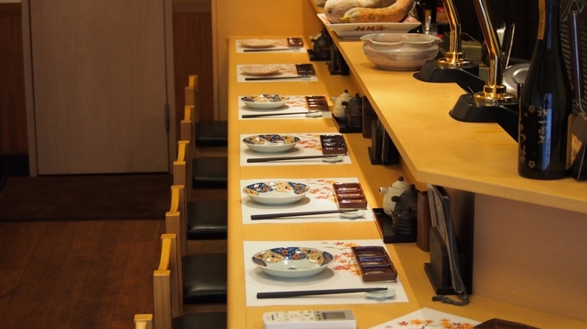 Kushiage Ryouri Iroha - 内観写真:揚げてをすぐに提供出来るカウンター
