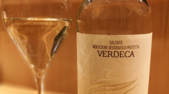 RISTORANTE IL NODO - ドリンク写真:グラスで飲めるイタリアワイン各4種類