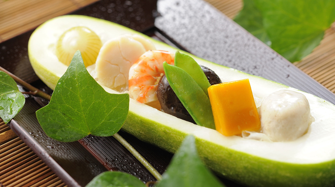 新道山家 - 料理写真:初夏の香りを乗せた前菜です
