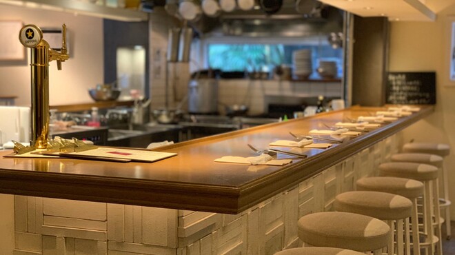 Osteria caiman table