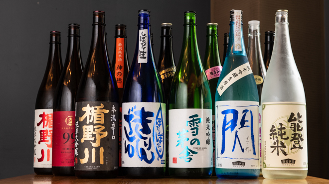 酉直 - メイン写真:日本酒集合