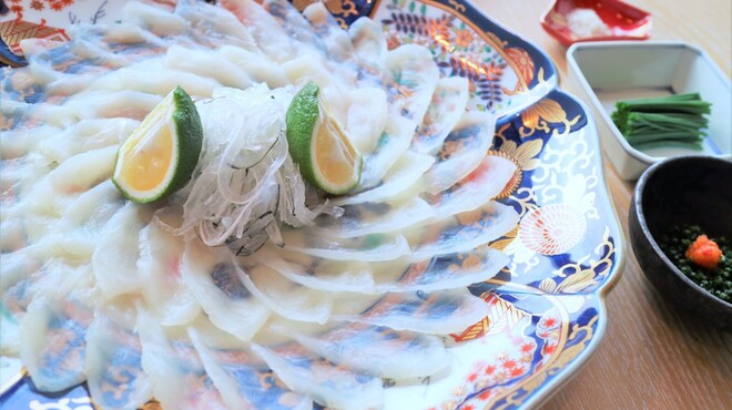 臼杵ふぐ 山田屋 丸の内 - 料理写真:ふぐ刺し
