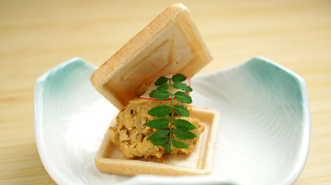 Sasaki Rokuzen - メイン写真:フォアグラと干し柿の最中包み