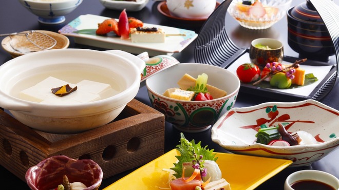 京都嵐山温泉　渡月亭 - 料理写真:豆腐会席