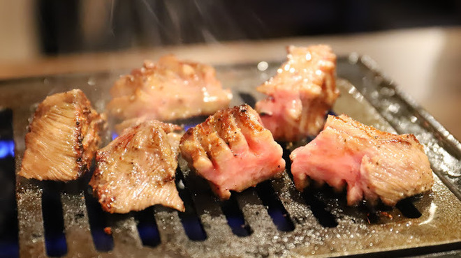 黒毛和牛焼肉 白か黒 - メイン写真: