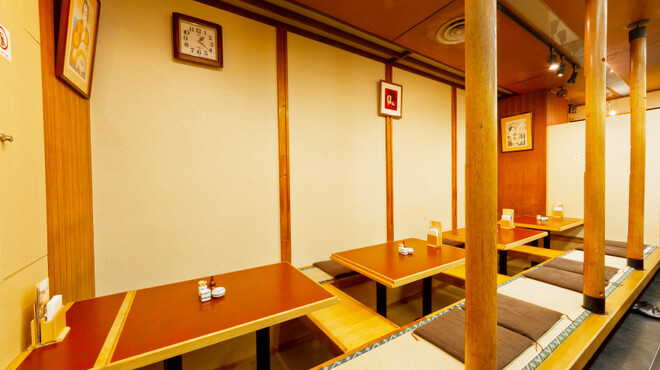 Isehiro - 内観写真:4名様×4席の掘りごたつ席。組合せで最大16名様迄までOK。ゆったり寛ぎながらお食事をどうぞ。
