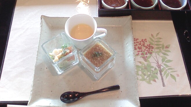 香味亭 - 料理写真:お昼のコース　前菜とスープ