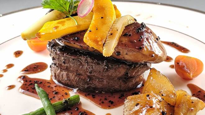レストラン サクラ - 料理写真:牛ヒレ肉のポワレ フォアグラを添えて