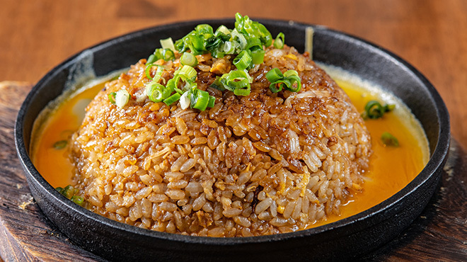 アガリコ餃子楼 - メイン写真:鉄板ブラック炒飯