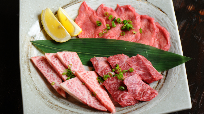 牛三 - 料理写真:タン・カルビ・ハラミ
