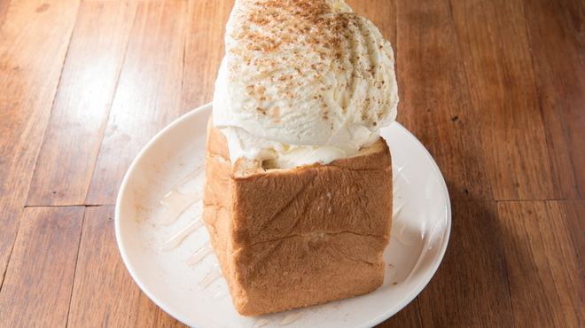 茶房ズ - 料理写真:はちみつバタートースト