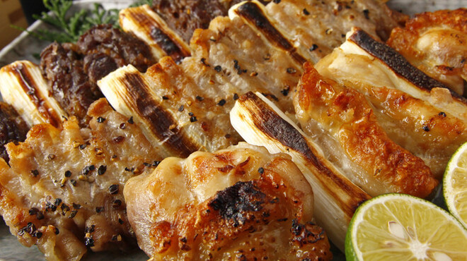 たこ安 - 料理写真:自慢の大きさ！串焼き　　　牛・豚・鳥　１本４５０円～