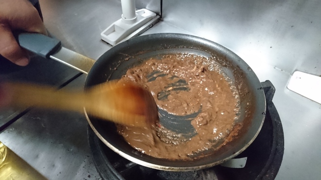 さかもと屋市兵衛 - 料理写真:初秋刀魚の肝ソース！大将の手が高速すぎて映らない(笑)