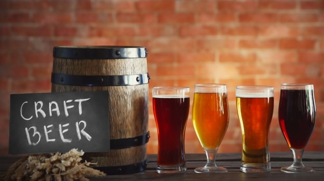 川崎日航ホテル カフェレストラン「ナトゥーラ」 - ドリンク写真:様々な色や香り、味わいを楽しめるクラフトビール