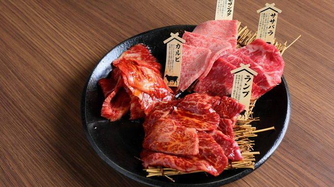 Sumibiyakiniku Hajimeya - 料理写真:蔵王牛三点盛り