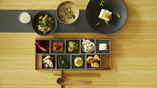 REVIVE KITCHEN THREE - メイン写真: