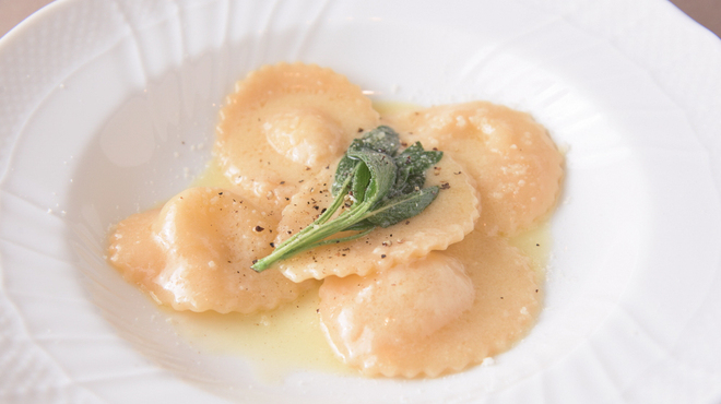 ミノリ リストランテ イタリアーノ - 料理写真:さつま芋とタレッジョチーズのラビオリ