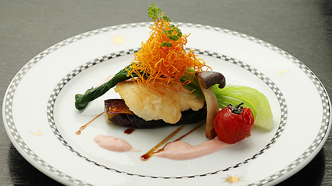 レストラン プルメリア - メイン写真:鱈ムニエル ビーツを効かせた バンブランソース