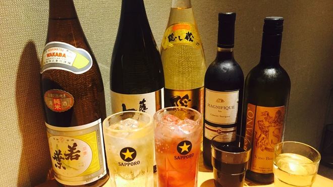 Dote Kin - ドリンク写真:日本酒からワインまで飲み物いろいろです。