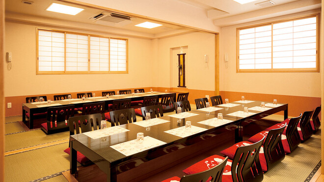 うなぎ福本 - 内観写真:２階宴会場３名様～５０名様まで、少人数の個室としてもご利用可