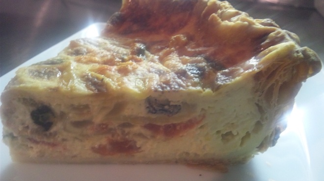 ビストロチカラ - 料理写真:定番、一番人気の”日替わりキッシュ”！！