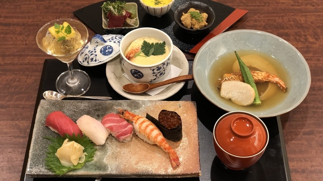 鮨割烹 たか友 - 料理写真:新年会コース(¥8800)